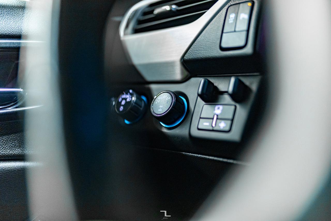 2019 GMC Yukon XL AWD SLE BCam 8 Passenger Red Deer AB