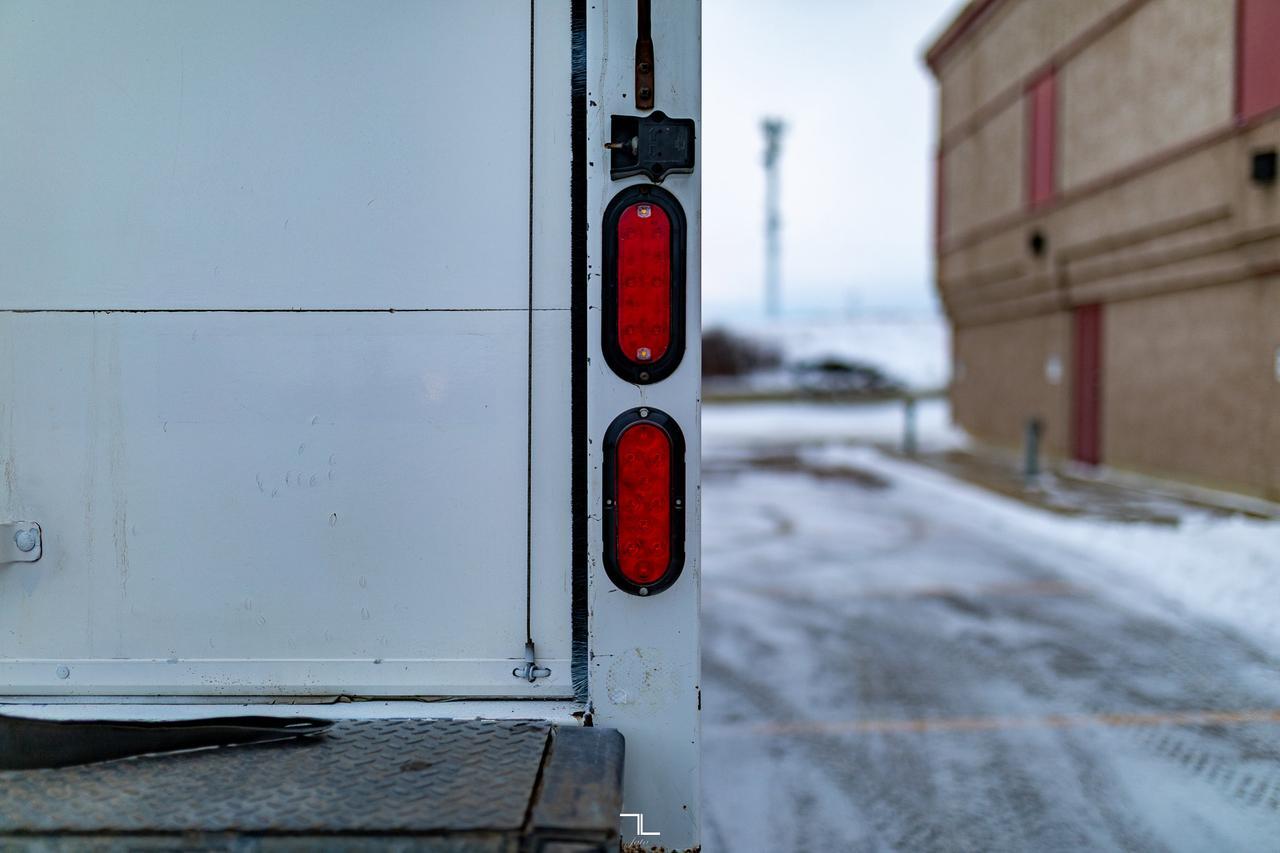 2019 HINO 195 20 Ft. Cube Van Power Liftgate Diesel Red Deer AB