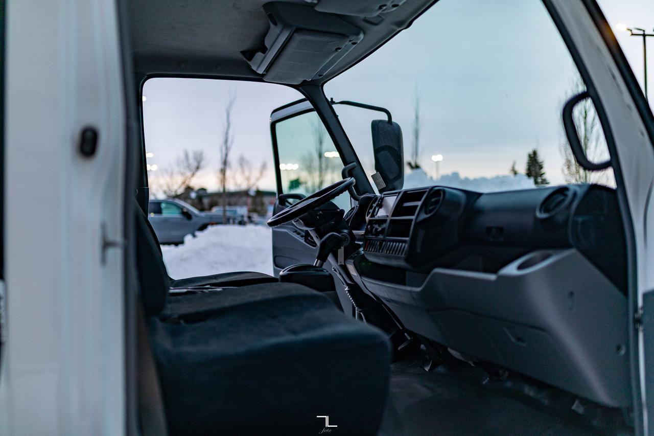 2019 HINO 195 20 Ft. Cube Van Power Liftgate Diesel Red Deer AB