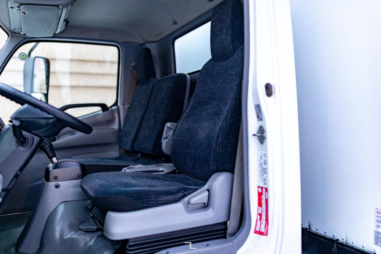 2019 HINO 195 20 Ft. Cube Van Power Liftgate Diesel Red Deer AB