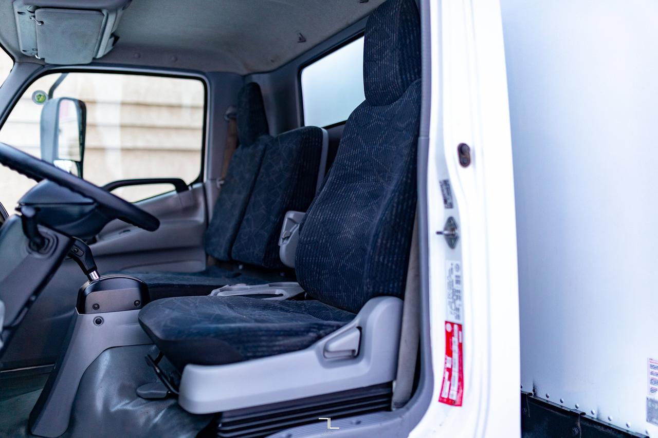 2019 HINO 195 20 Ft. Cube Van Power Liftgate Diesel Red Deer AB