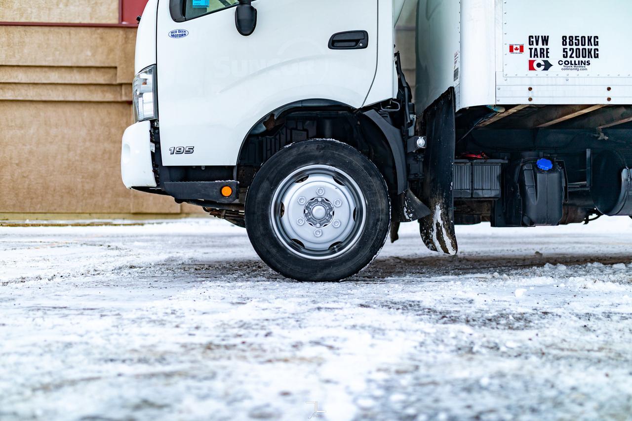 2019 HINO 195 20 Ft. Cube Van Power Liftgate Diesel Red Deer AB