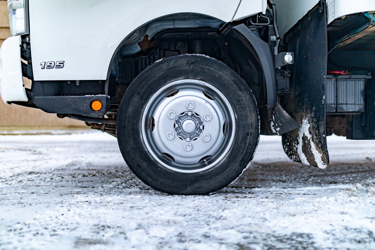 2019 HINO 195 20 Ft. Cube Van Power Liftgate Diesel Red Deer AB