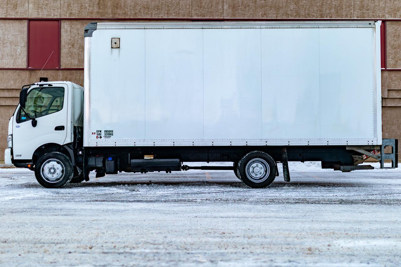 2019 HINO 195 20 Ft. Cube Van Power Liftgate Diesel Red Deer AB