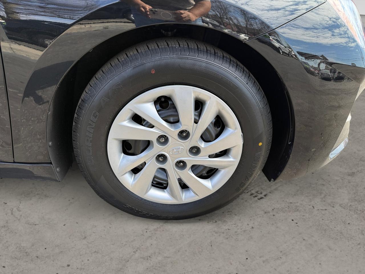 2019 HYUNDAI ELANTRA LIMITED; SE SE Kansas City MO