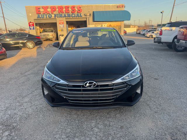 2019 HYUNDAI ELANTRA SE