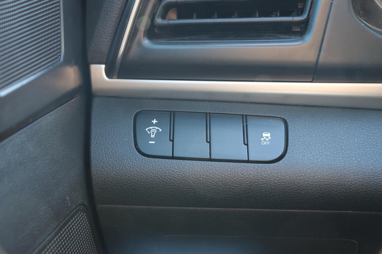 2019 HYUNDAI ELANTRA SE Houston TX