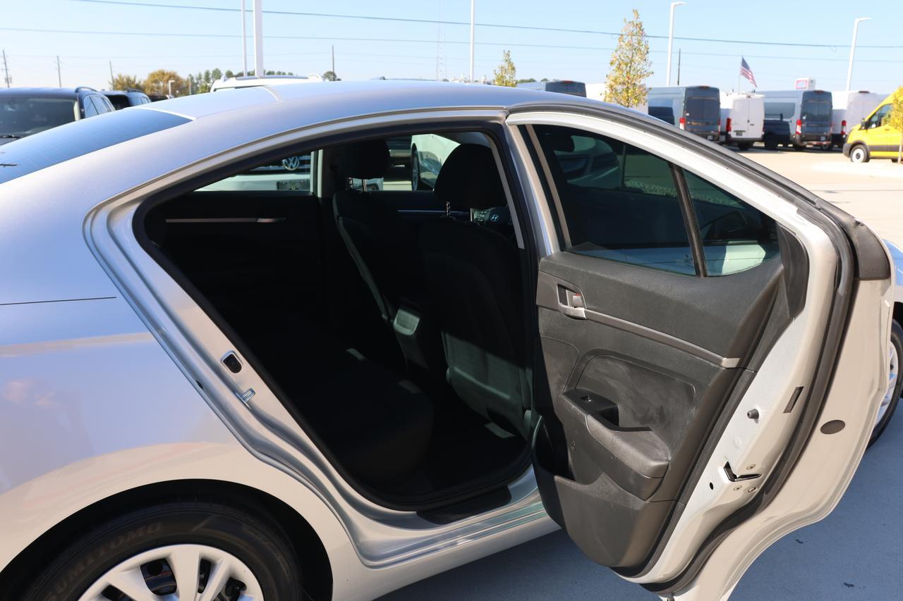 2019 HYUNDAI ELANTRA SE Houston TX
