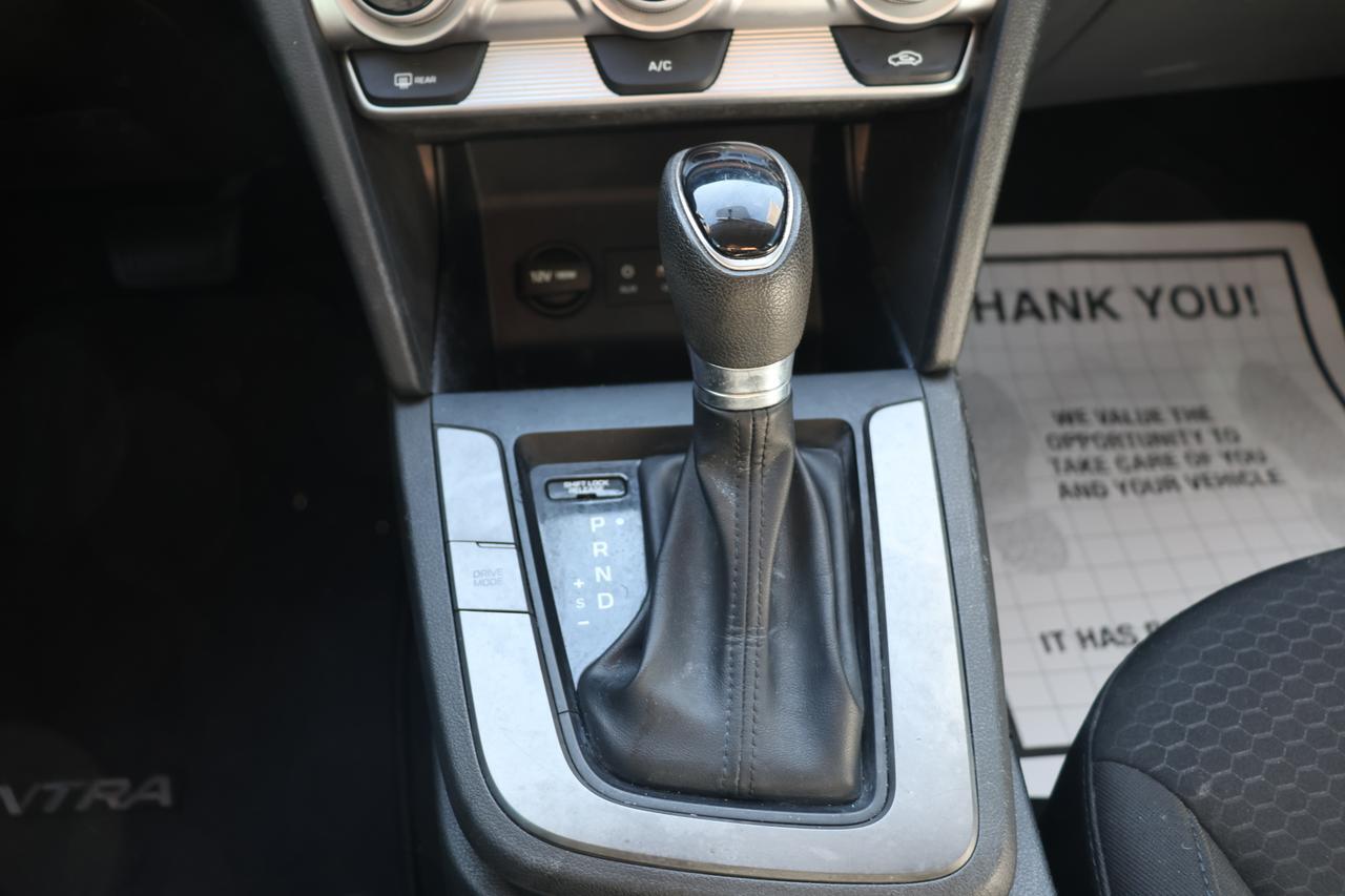2019 HYUNDAI ELANTRA SE Houston TX