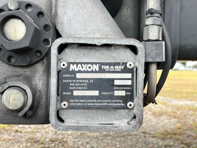 2019 Hino 268A 26' Dry Box Truck with 2,500 lbs. Lift Gate Miami FL