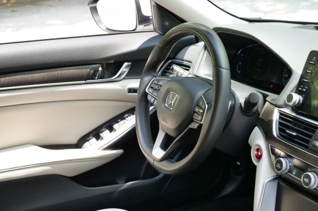 2019 Honda Accord Sedan Touring 2.0T / Heated & Cooled Seats / Sunroof! High Point NC