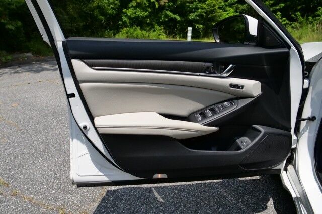 2019 Honda Accord Sedan Touring 2.0T / Heated & Cooled Seats / Sunroof! High Point NC
