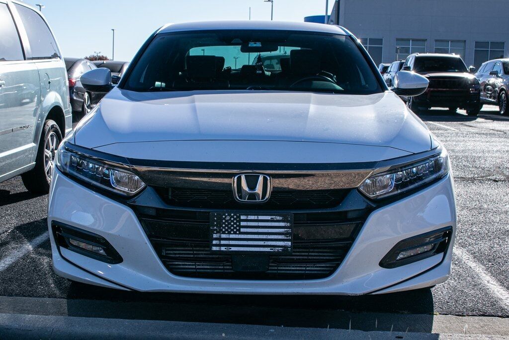 2019 Honda Accord Sport photo 2