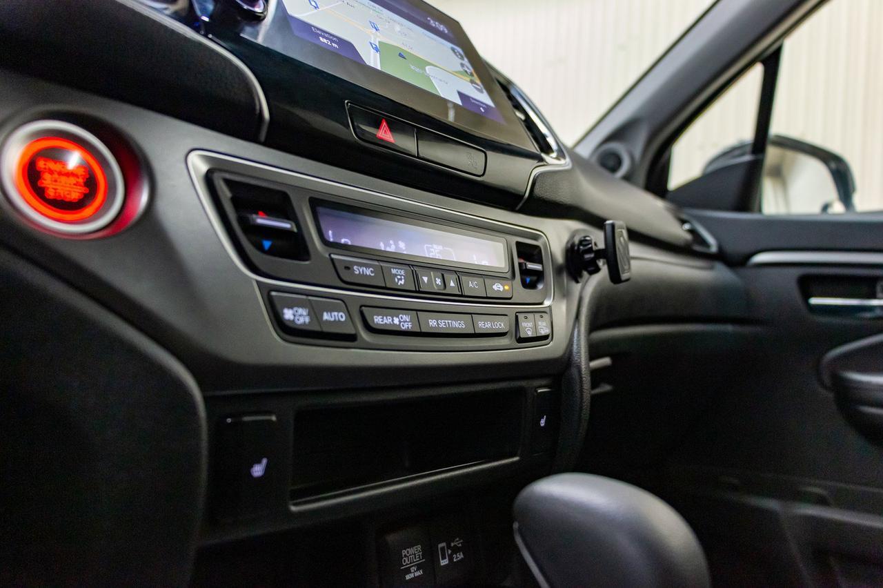 2019 Honda Pilot AWD EX-L 8 Passenger Leather Roof Nav Red Deer AB