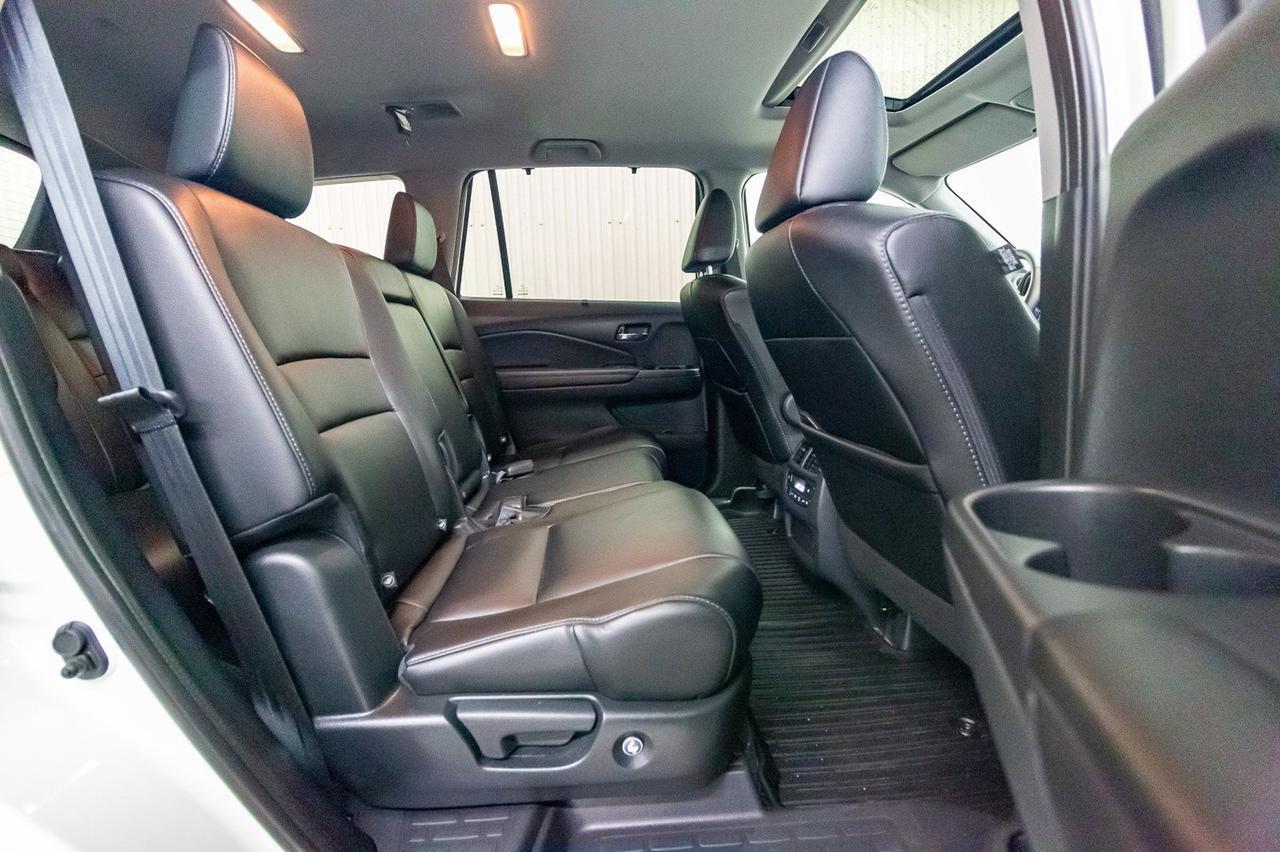 2019 Honda Pilot AWD EX-L 8 Passenger Leather Roof Nav Red Deer AB