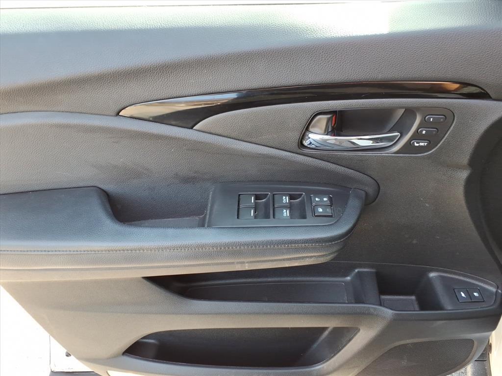 2019 Honda Pilot Touring w/Rear Captain&apos;s Chairs Roanoke VA