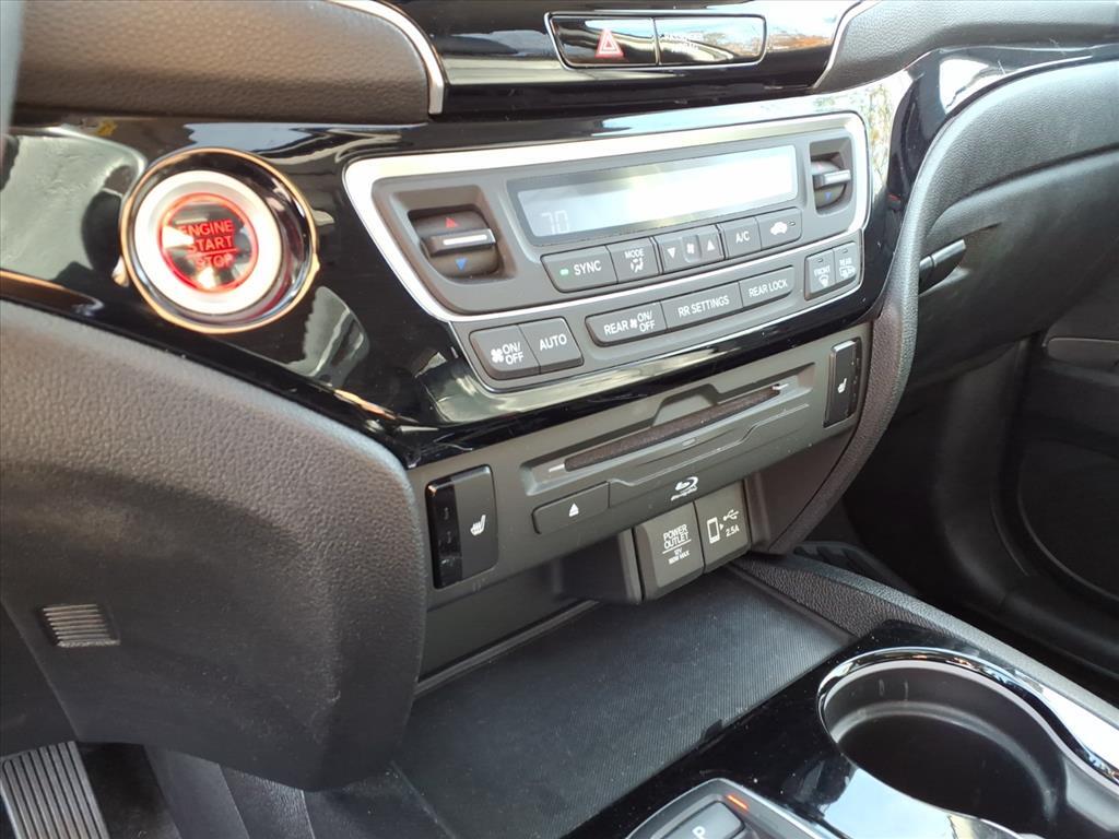 2019 Honda Pilot Touring w/Rear Captain&apos;s Chairs Roanoke VA