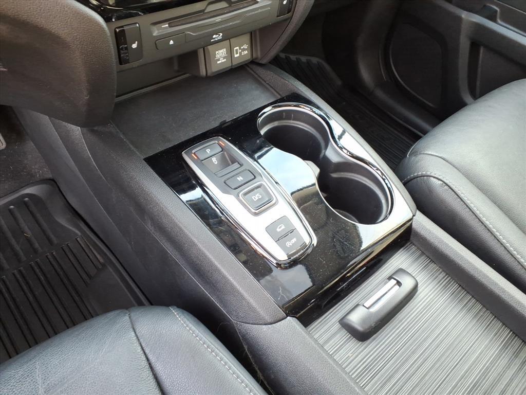 2019 Honda Pilot Touring w/Rear Captain&apos;s Chairs Roanoke VA