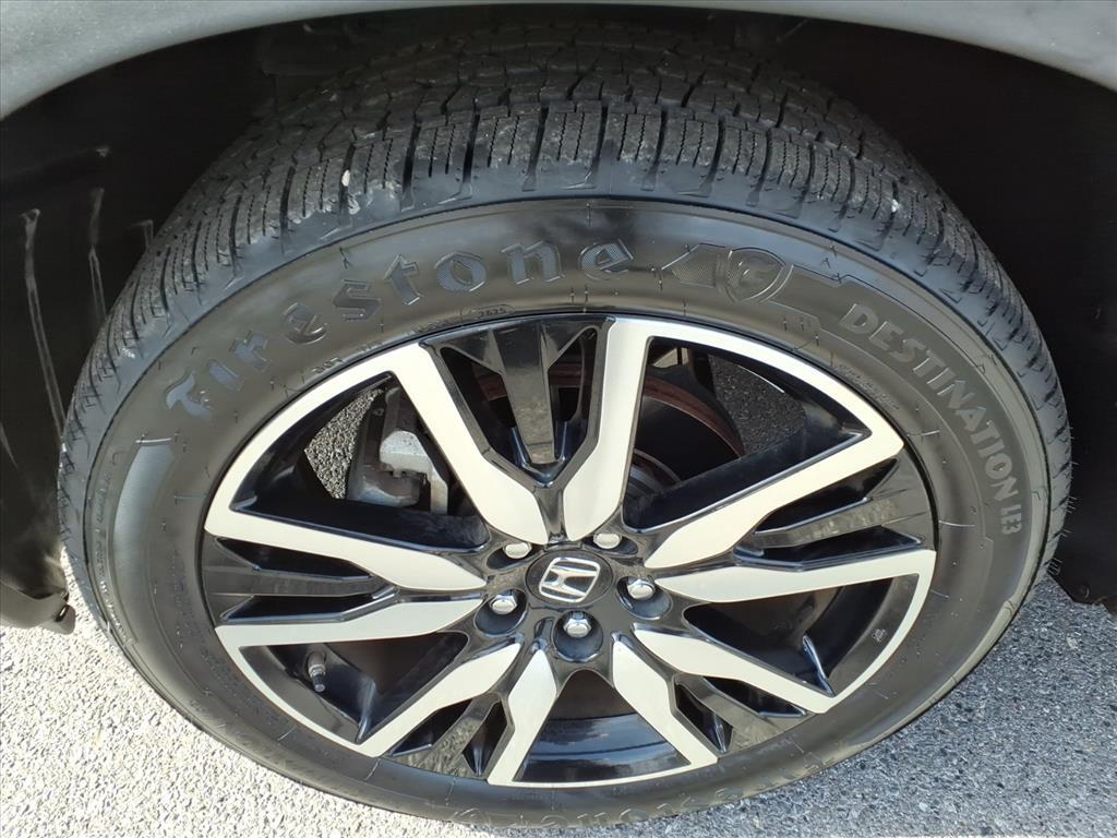 2019 Honda Pilot Touring w/Rear Captain&apos;s Chairs Roanoke VA