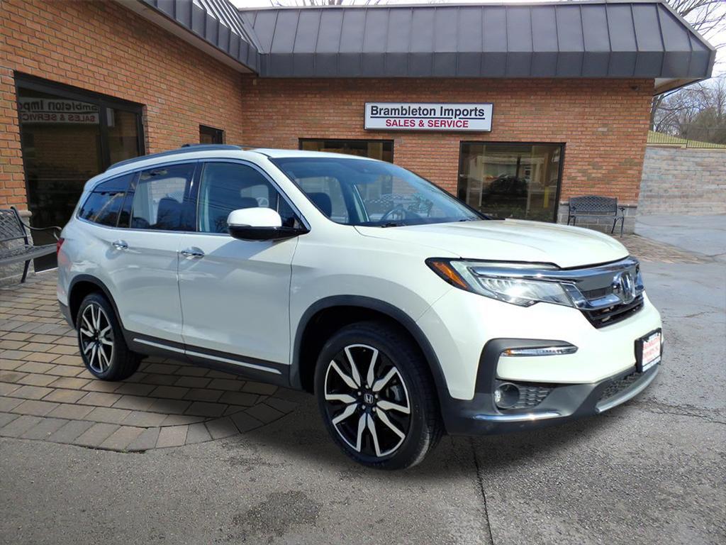 2019 Honda Pilot Touring w/Rear Captain&apos;s Chairs