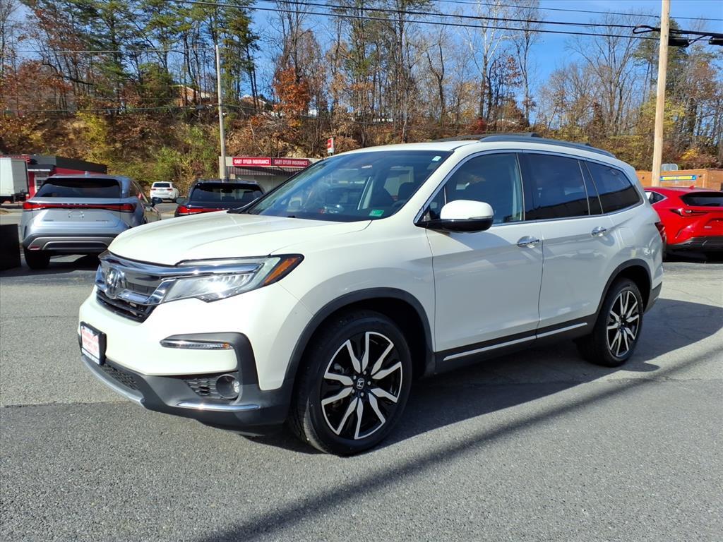2019 Honda Pilot Touring w/Rear Captain&apos;s Chairs Roanoke VA