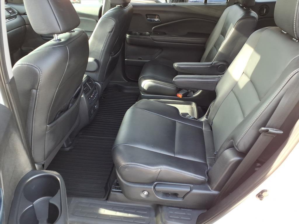 2019 Honda Pilot Touring w/Rear Captain&apos;s Chairs Roanoke VA