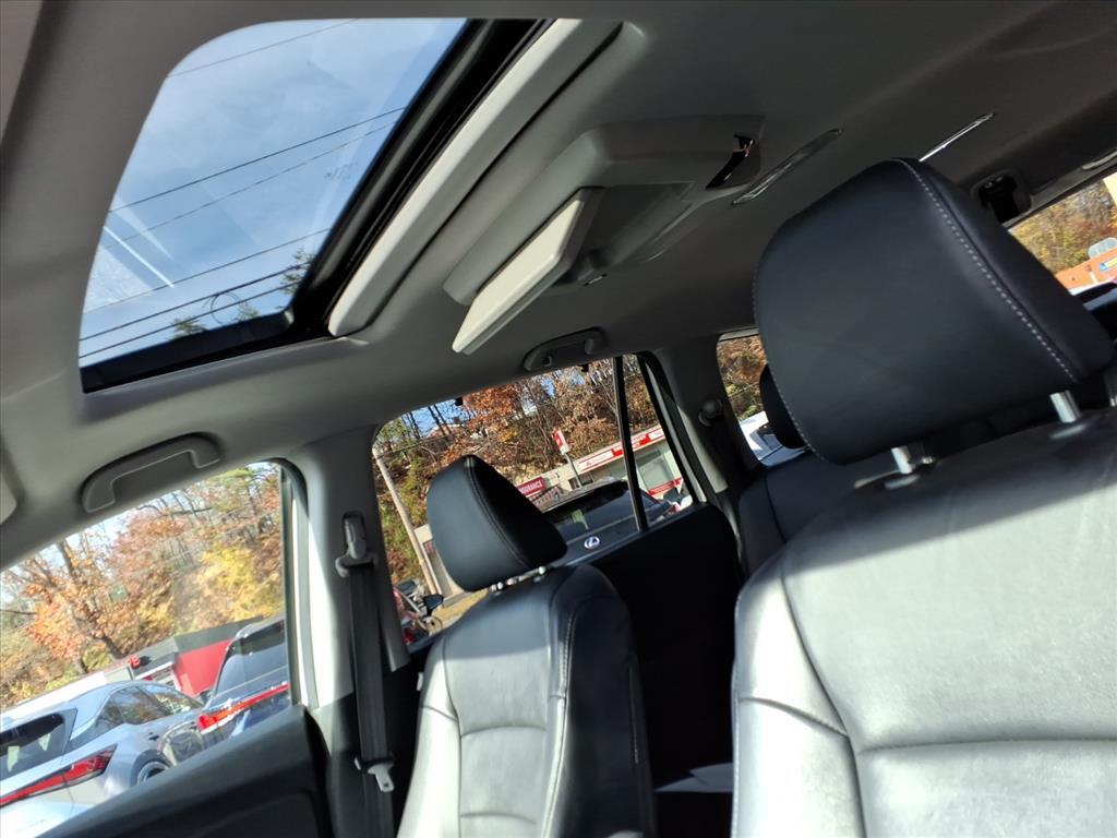 2019 Honda Pilot Touring w/Rear Captain&apos;s Chairs Roanoke VA