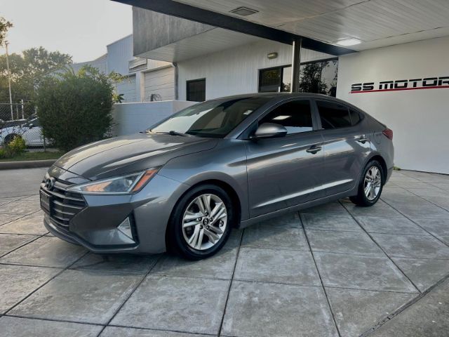 2019 Hyundai Elantra Limited 122,670 mi.