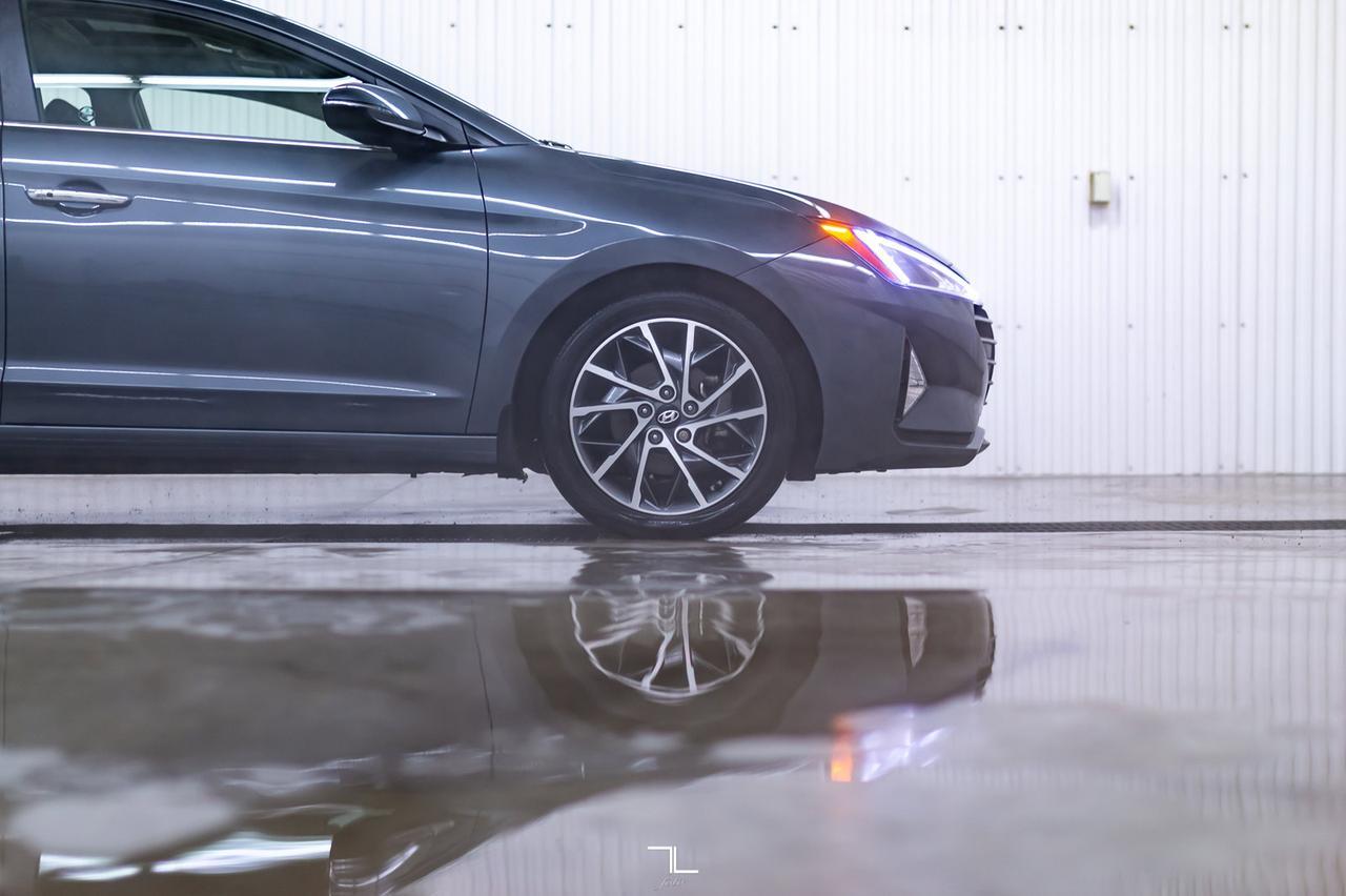 2019 Hyundai Elantra Luxury Leather Roof BCam Red Deer AB