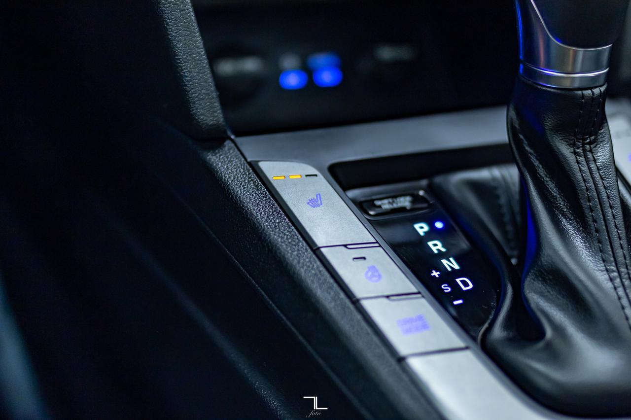 2019 Hyundai Elantra Luxury Leather Roof BCam Red Deer AB