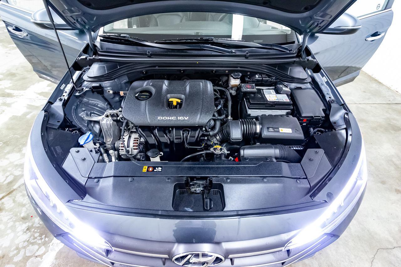 2019 Hyundai Elantra Luxury Leather Roof BCam Red Deer AB