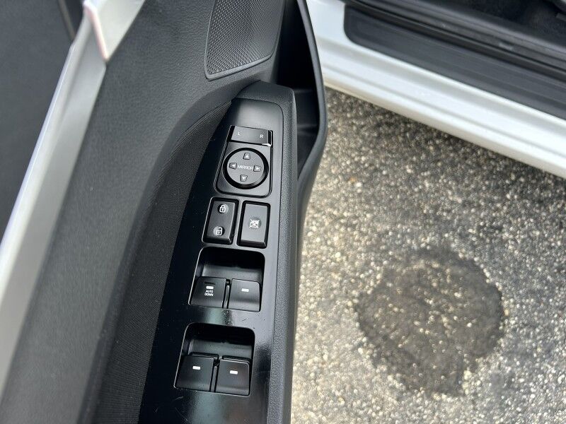 2019 Hyundai Elantra SEL - LOCAL TRADE IN - WELL MAINTAINED Webster MA