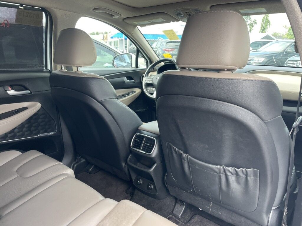 2019 Hyundai Santa Fe ULTIMATE~CLEAN CARFAX~APPLE CAR PLAY/ANDROID AUTO~LEATHER SEATS~SLIDING 2ND ROW SEATS~LANE ASSIST~BLIND SPOT MONITOR~COLLISION AVOIDANCE~ONLINE FINANCE AND SHIPPING AVAILABLE!!!! Sarasota FL