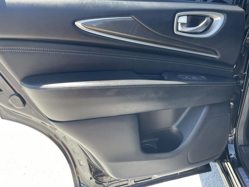 2019 INFINITI QX60 PURE~CLEAN CARFAX~POWER MOONROOF~POWER LIFTGATE~BLIND SPOT WARNING~FORWARD COLLISION WARNING W/ PEDESTRIAN DETECTION~ONLINE FINANCE AND SHIPPING AVAILABLE!!!!! Sarasota FL