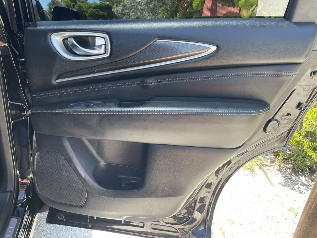 2019 INFINITI QX60 PURE~CLEAN CARFAX~POWER MOONROOF~POWER LIFTGATE~BLIND SPOT WARNING~FORWARD COLLISION WARNING W/ PEDESTRIAN DETECTION~ONLINE FINANCE AND SHIPPING AVAILABLE!!!!! Sarasota FL