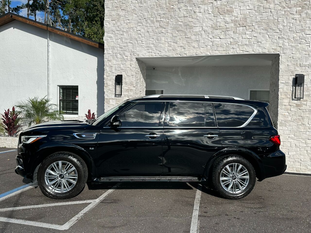 2019 Infiniti QX80 LUXE AWD