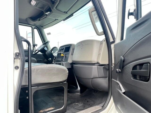 2019 International 4300 26&apos; Dry Freight Truck with 2,500 lbs. Lift Gate Miami FL