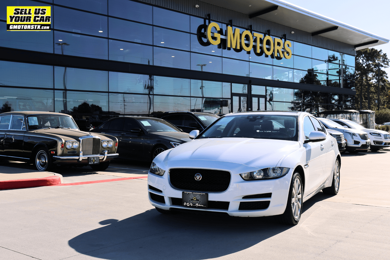 2019 Jaguar XE Base's photo