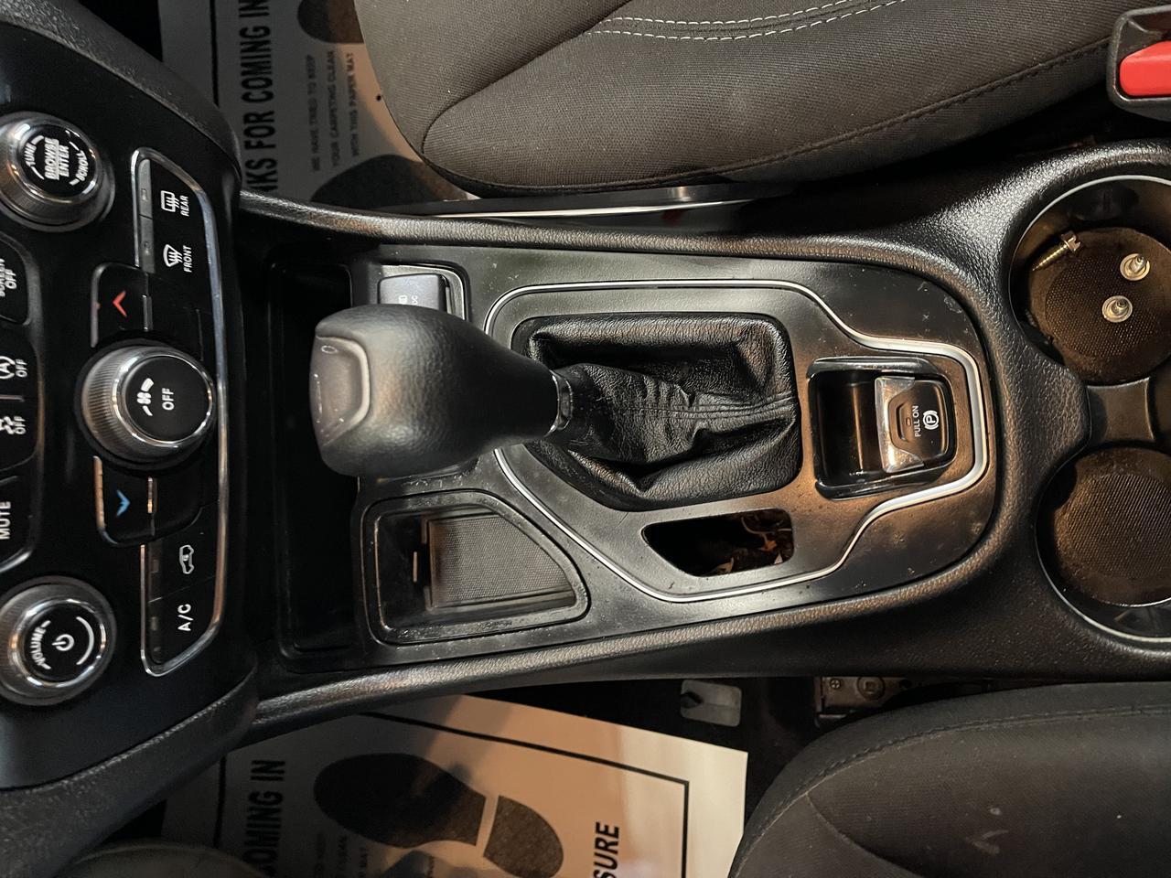 2019 JEEP CHEROKEE LATITUDE Latitude Kansas City MO