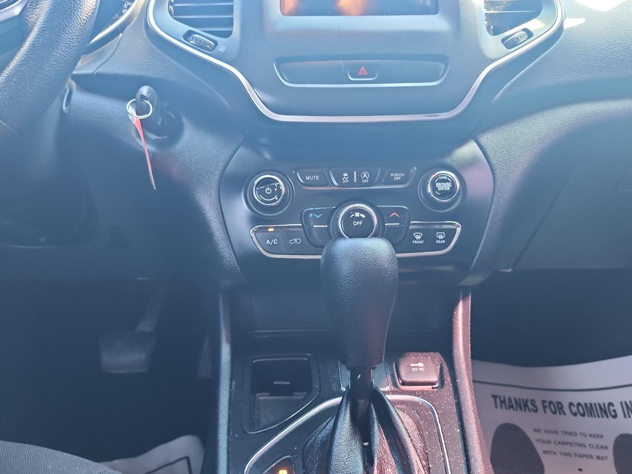 2019 JEEP CHEROKEE LATITUDE Latitude Kansas City MO