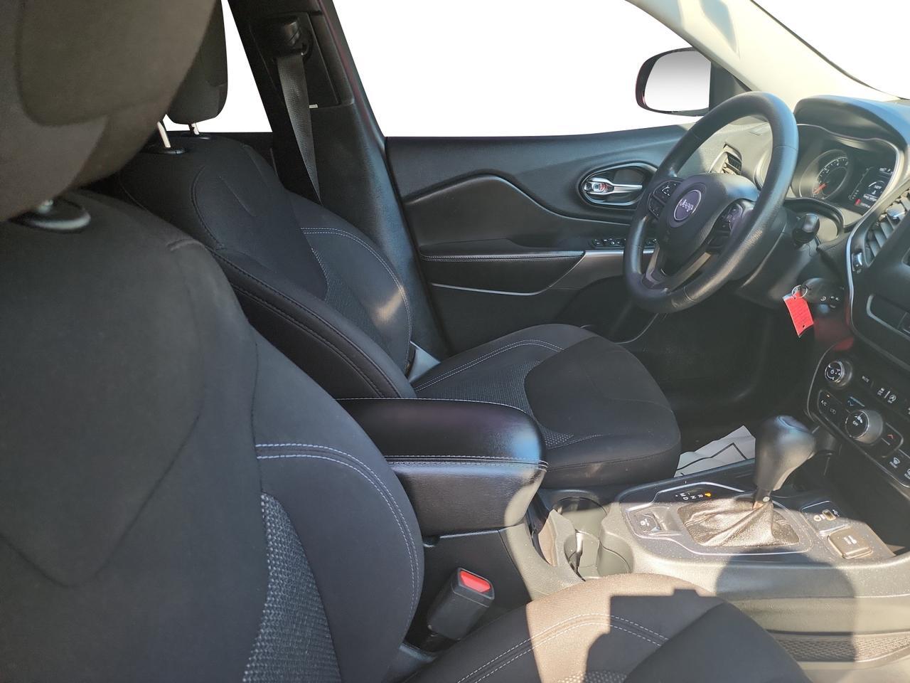 2019 JEEP CHEROKEE LATITUDE Latitude Kansas City MO