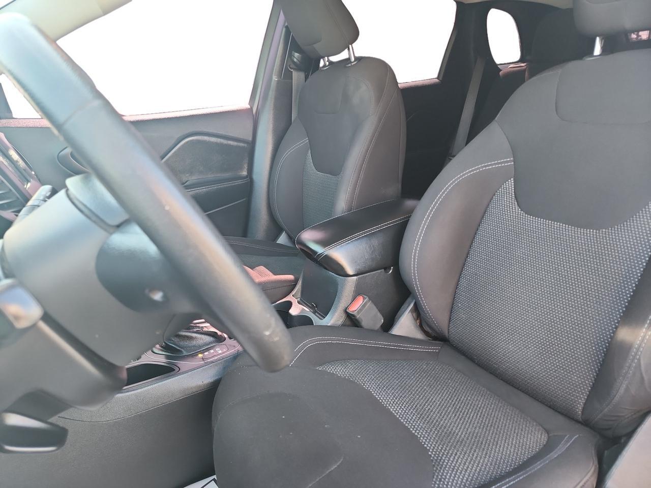 2019 JEEP CHEROKEE LATITUDE Latitude Kansas City MO