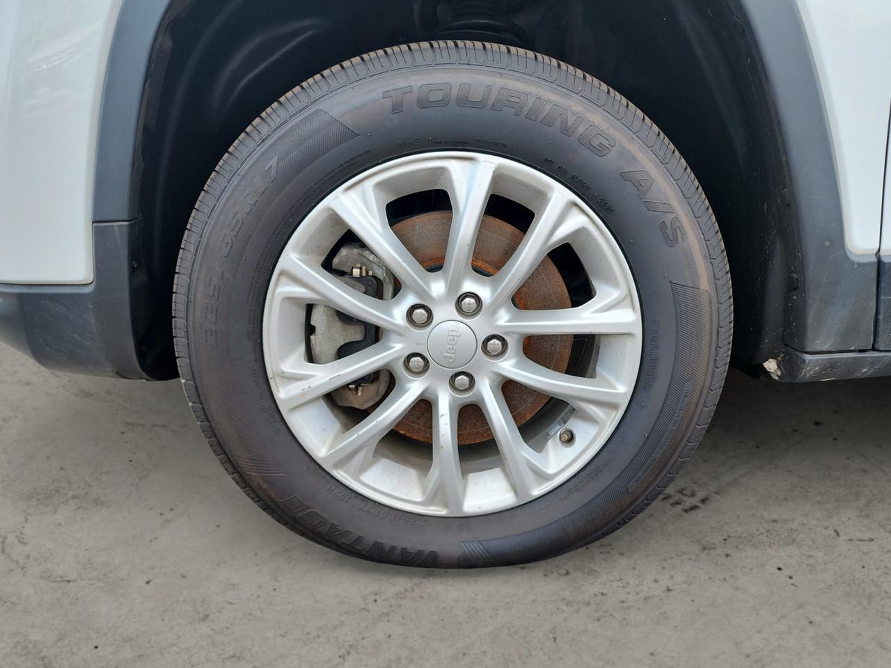 2019 JEEP CHEROKEE LATITUDE; N Kansas City MO