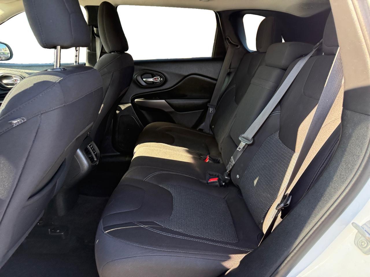 2019 JEEP CHEROKEE LATITUDE; N Kansas City MO