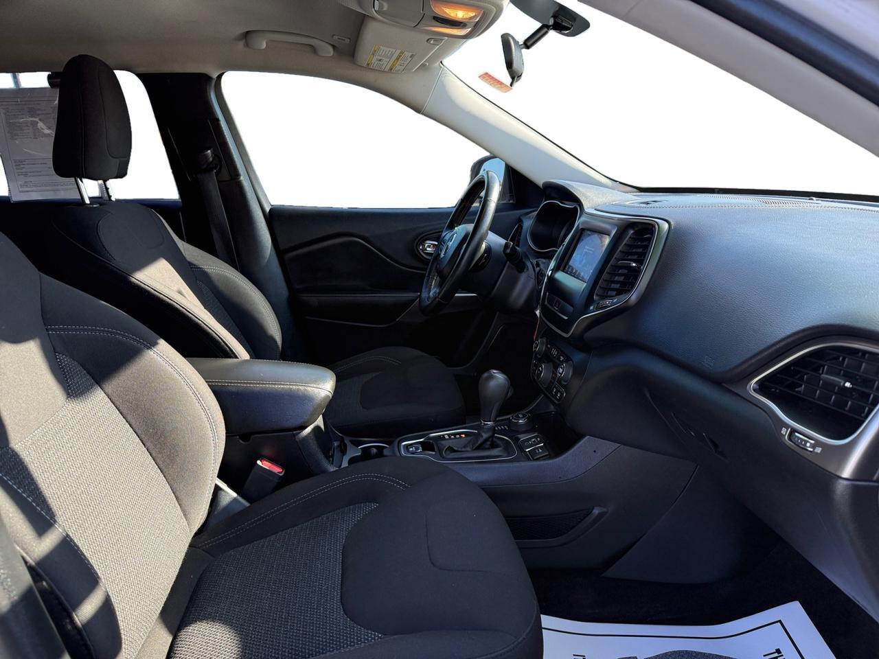 2019 JEEP CHEROKEE LATITUDE; N Kansas City MO