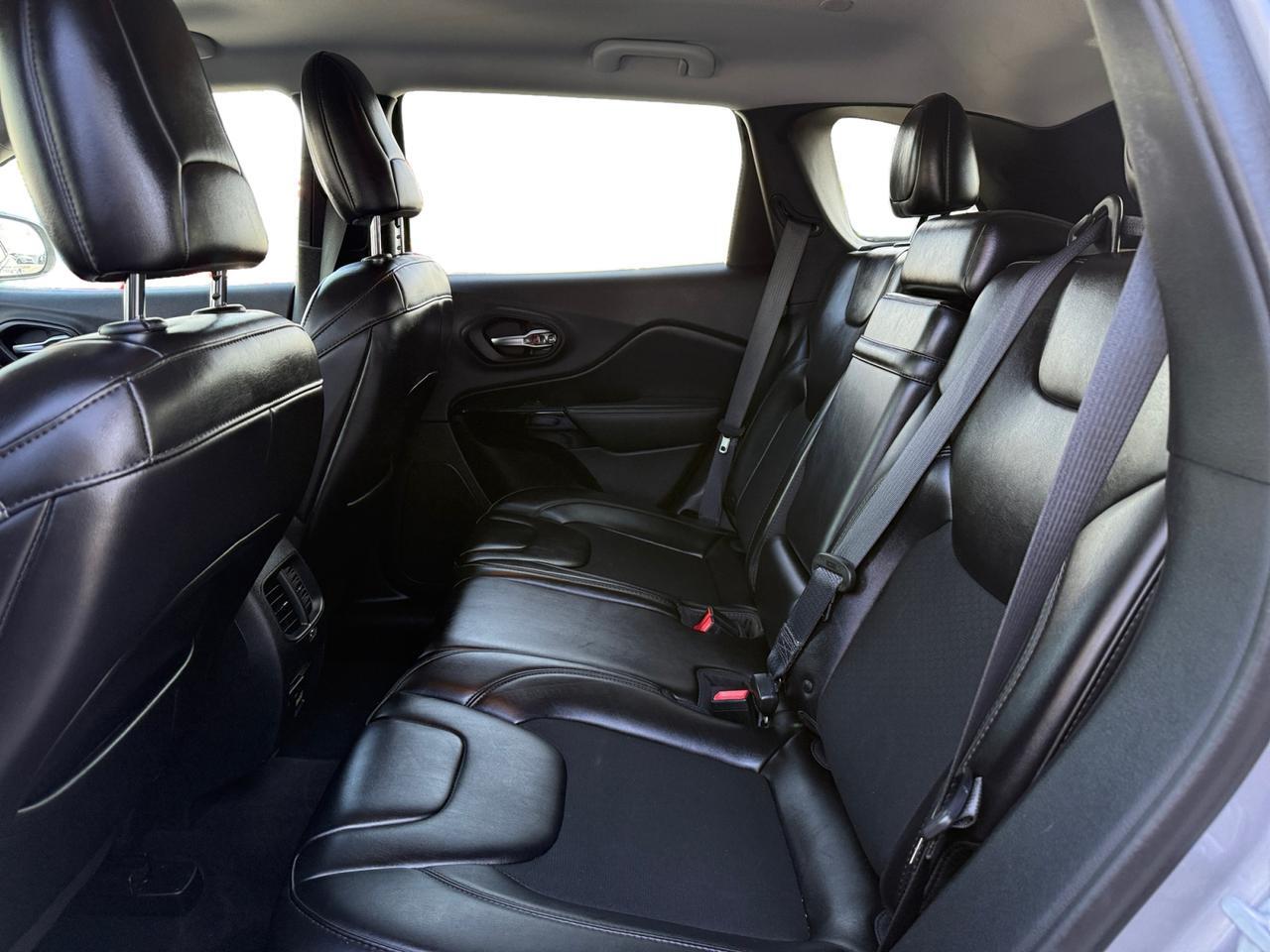 2019 JEEP CHEROKEE LATITUDE PL Altitude Kansas City MO