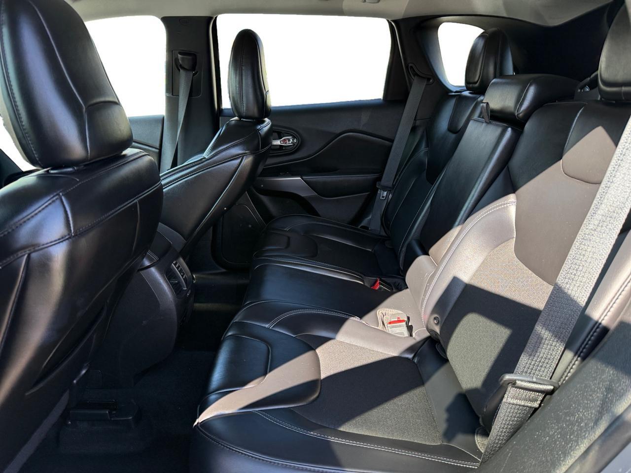 2019 JEEP CHEROKEE LATITUDE PL Latitude Plus Kansas City MO