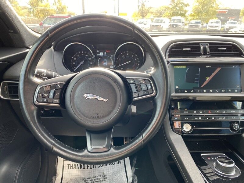 2019 Jaguar F-PACE 25t Premium