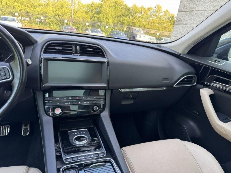 2019 Jaguar F-PACE 25t Premium Willow Grove PA