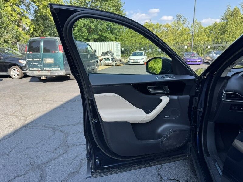 2019 Jaguar F-PACE 25t Premium Willow Grove PA